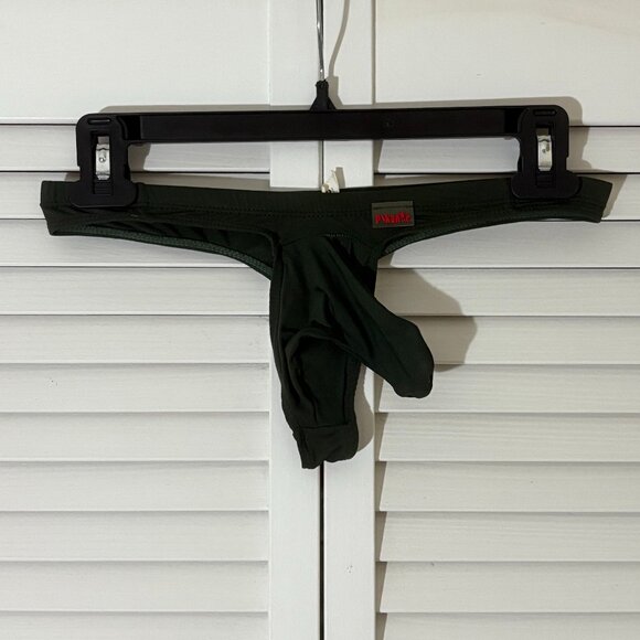 Pikante Castro Thong - Picture 2 of 4